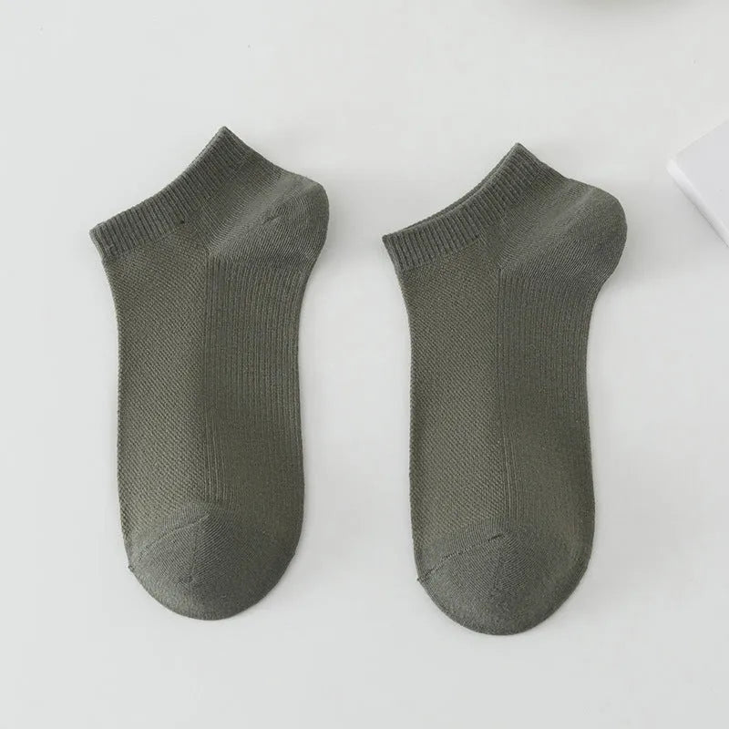 Men's low-cut solid colour boat socks made from breathable polyester, shown in one of six available colour options.