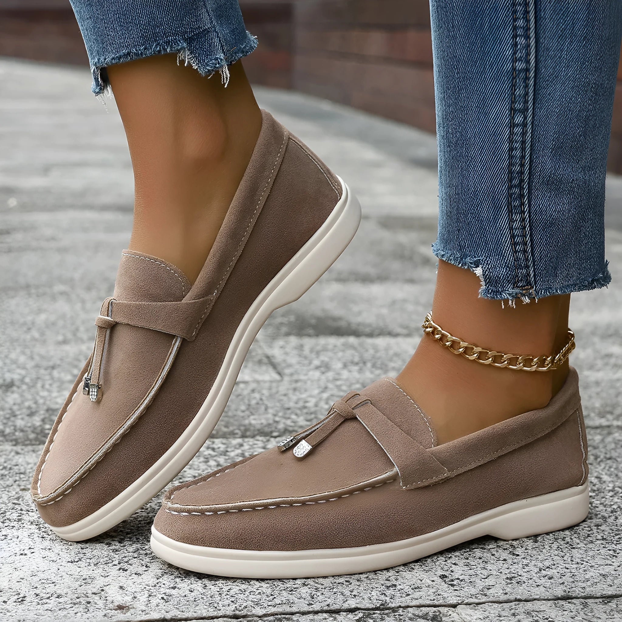 Casual platform dad shoe slip-on loafers in canvas with a round toe and rubber sole.