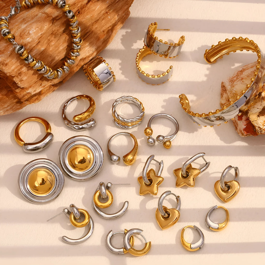 Gold geometric circle design jewellery set with earrings, necklace and bracelet