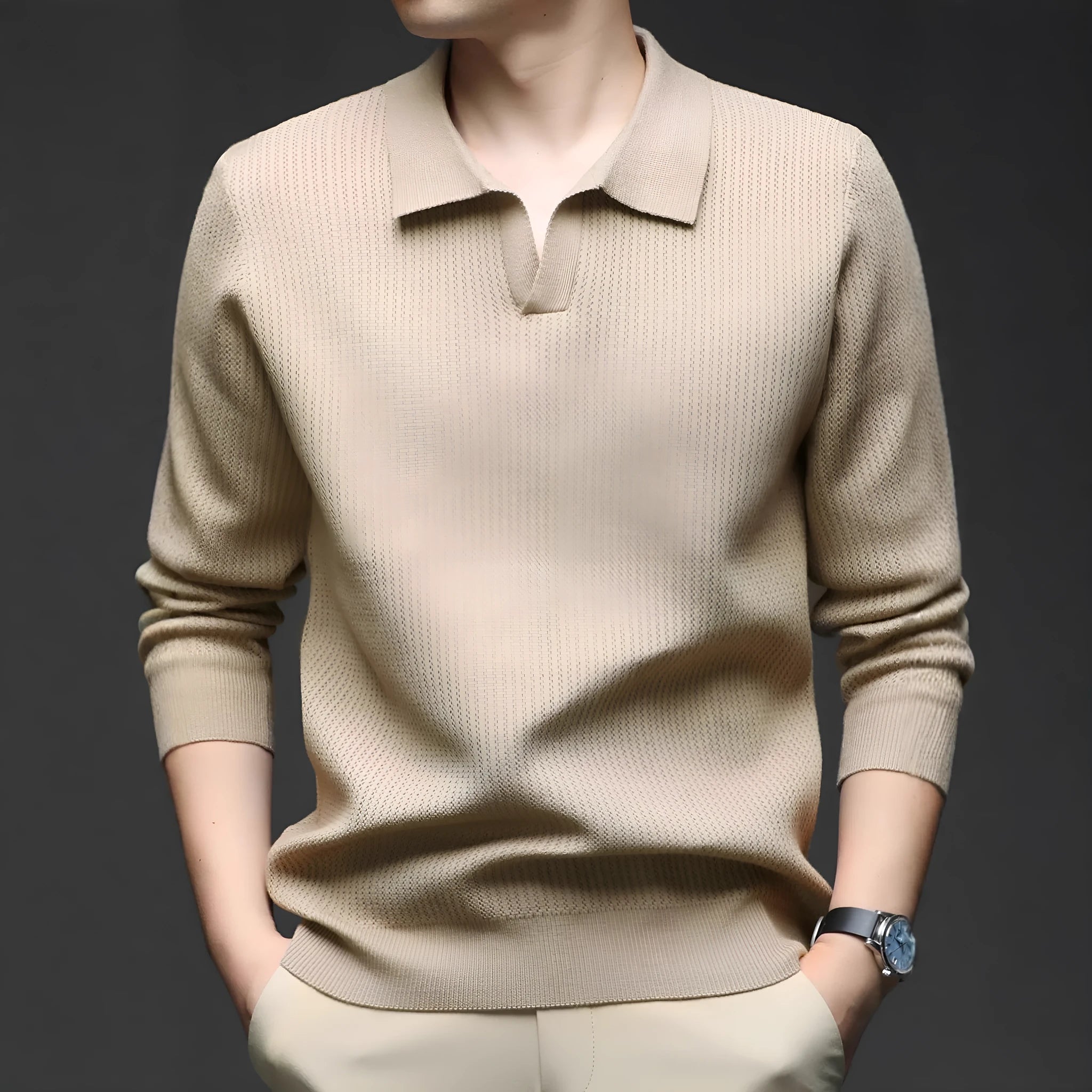 Man wearing a loose-fit camel-coloured pullover sweater, a simple casual knit for autumn.