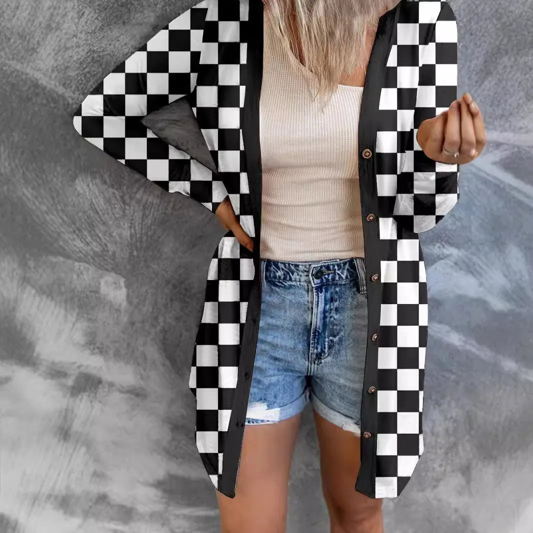 Women's long plaid cardigan coat in loose knitted construction with contrast colour pattern