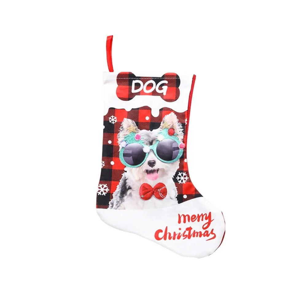Printed cloth Christmas decoration panel with plaid puppy and cat designs measuring 26x36cm