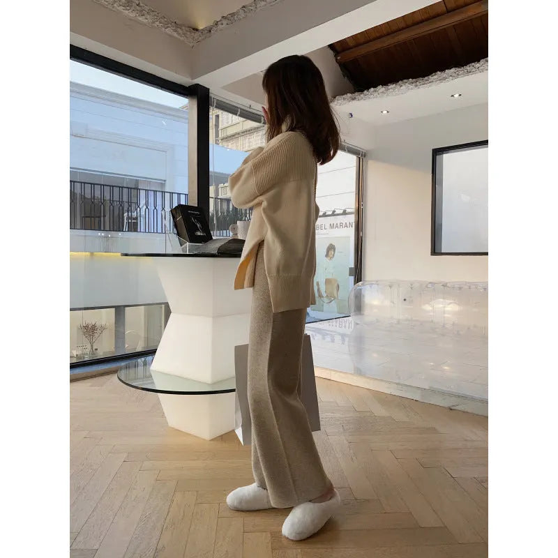 Women's knitted wide-leg high waist trousers in straight cut with drop hem design