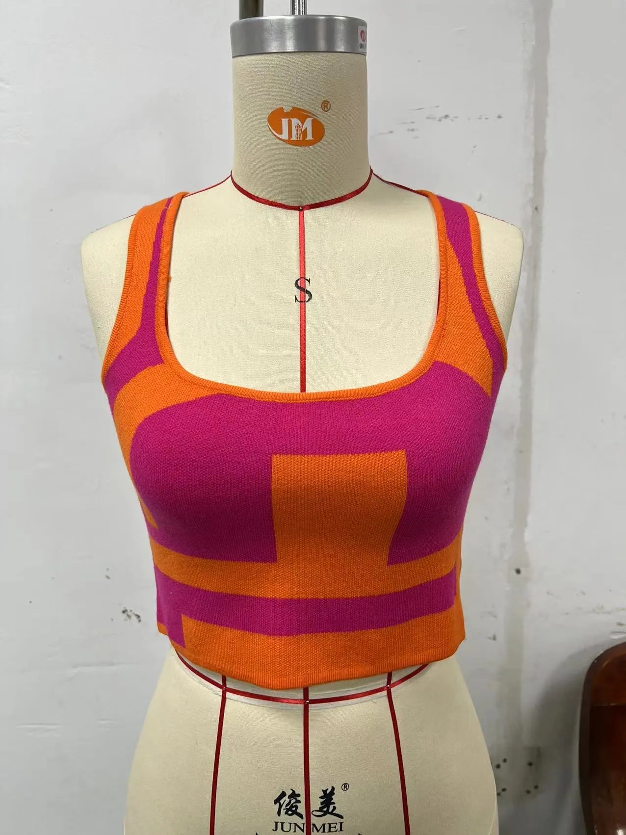 Women's U-collar camisole vest in contrasting colours with street fashion slim fit styling