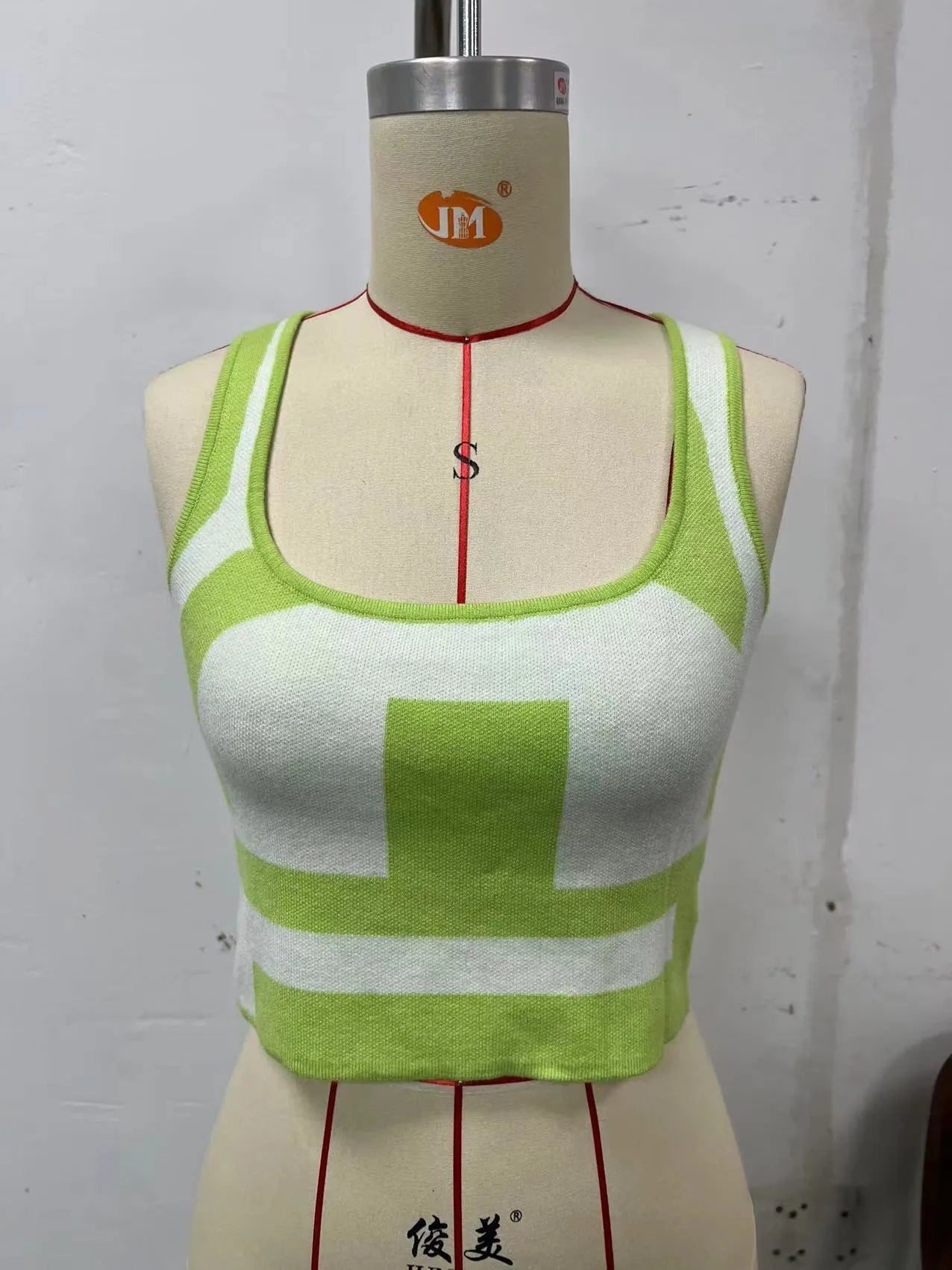 Women's U-collar camisole vest in contrasting colours with street fashion slim fit styling