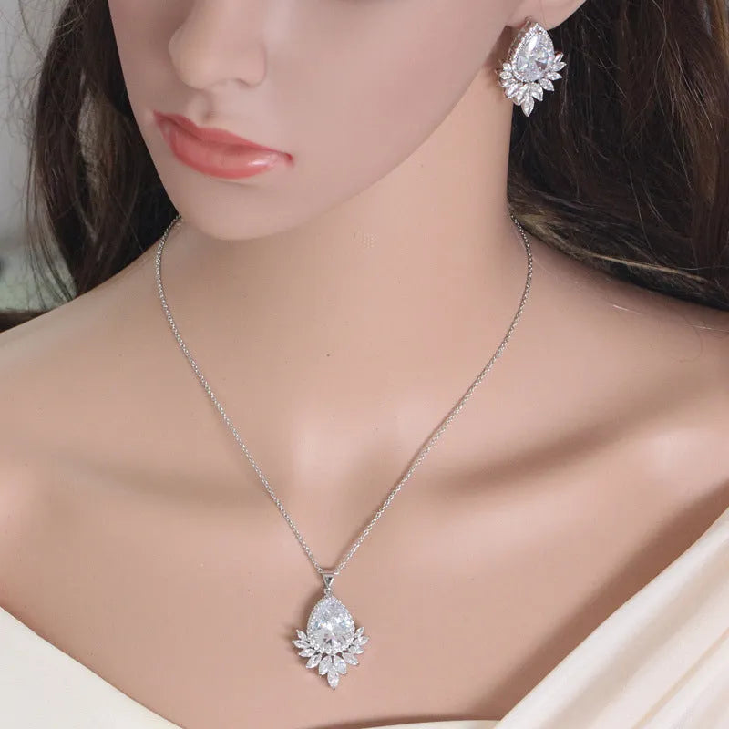 Gold-tone wedding jewellery set with AAA chain necklace and earrings in blue, red, or white