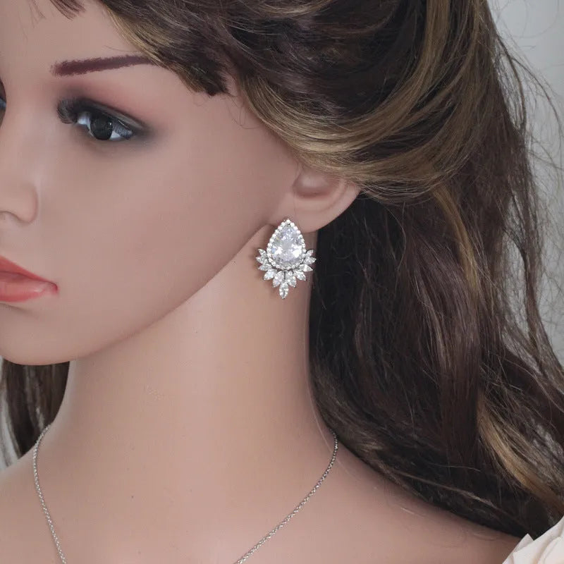 Gold-tone wedding jewellery set with AAA chain necklace and earrings in blue, red, or white