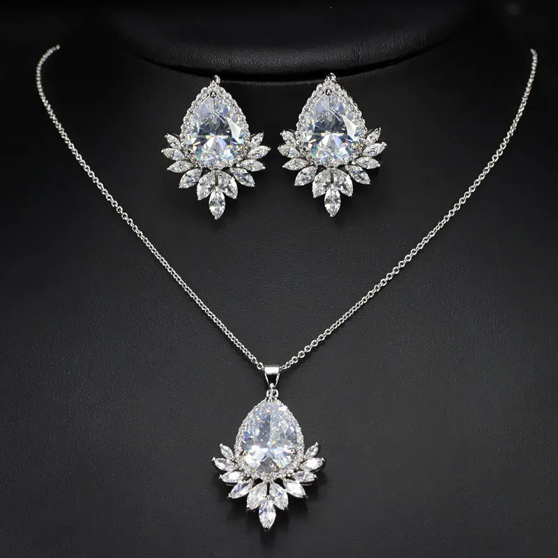 Gold-tone wedding jewellery set with AAA chain necklace and earrings in blue, red, or white