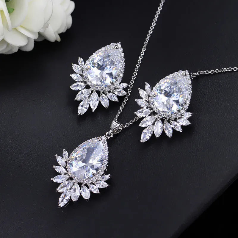 Gold-tone wedding jewellery set with AAA chain necklace and earrings in blue, red, or white