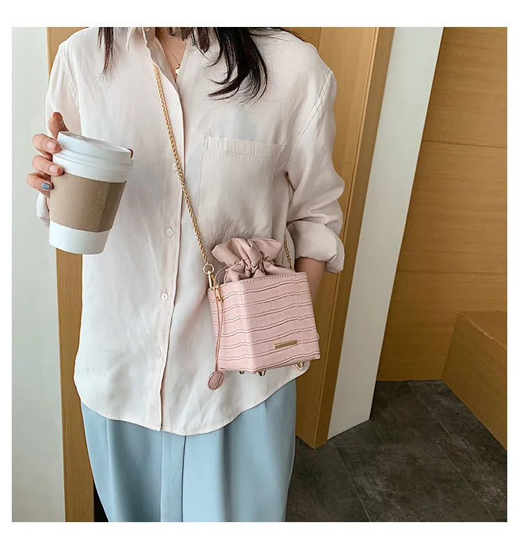 Women's single-shoulder chain messenger bag in PU leather with adjustable strap