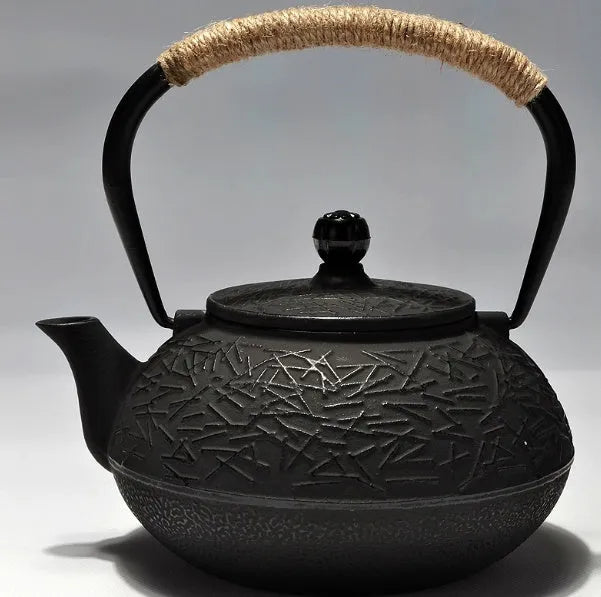 Japanese-style cast iron teapot with traditional decorative patterns and 0.9 litre capacity