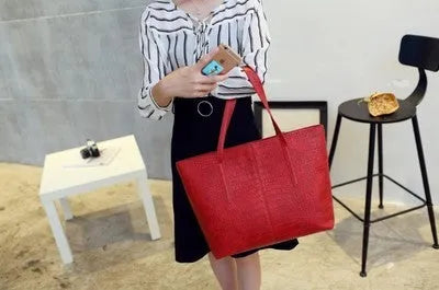 European simple fashion shoulder bag for women in black or grey for spring summer 2021