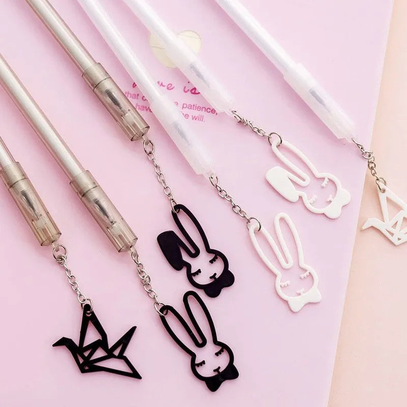 Gel pen with animal pendant charm, showing 0.38mm tip and 17cm plastic barrel.