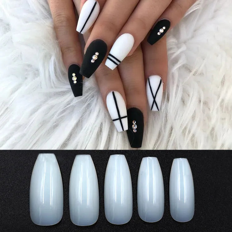 500 clear false nails in various sizes with ABS material for professional nail applications
