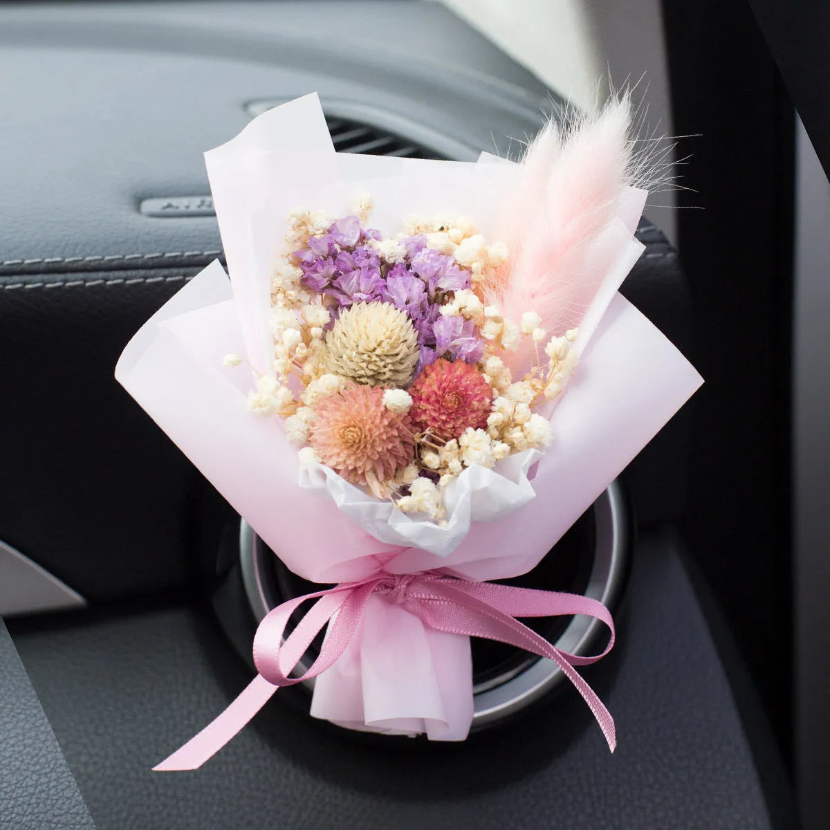 Handmade dried flower car air freshener ornament with scented slice on car vent