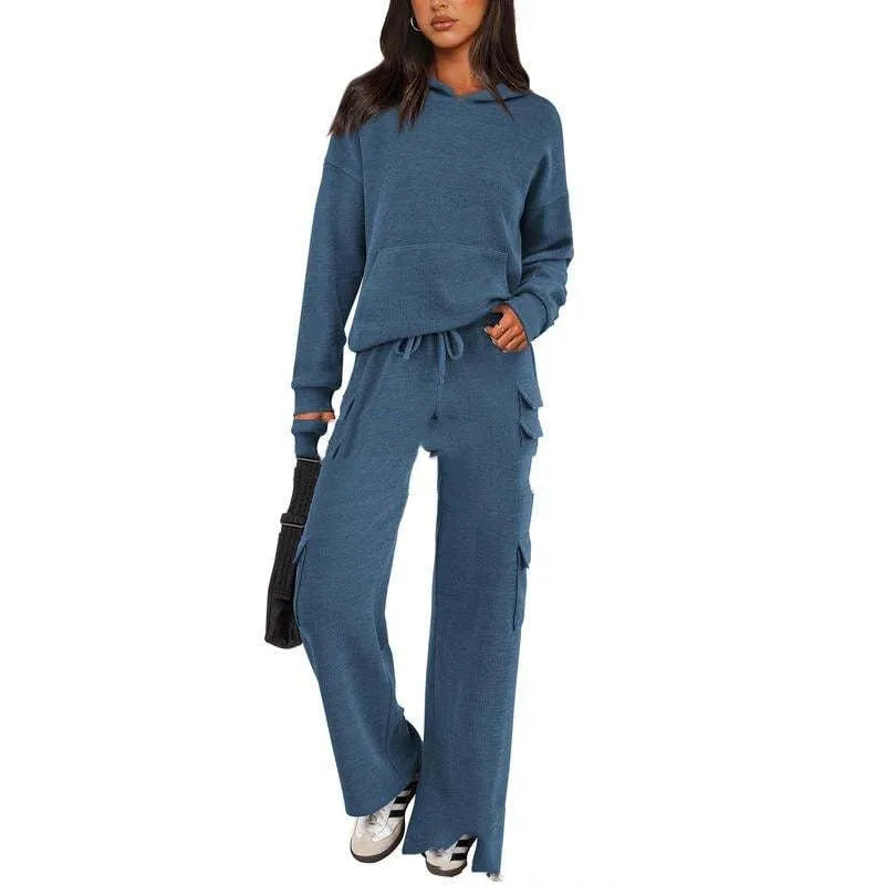 Women's polyester sports suit with regular sleeves and trousers in multiple colour options