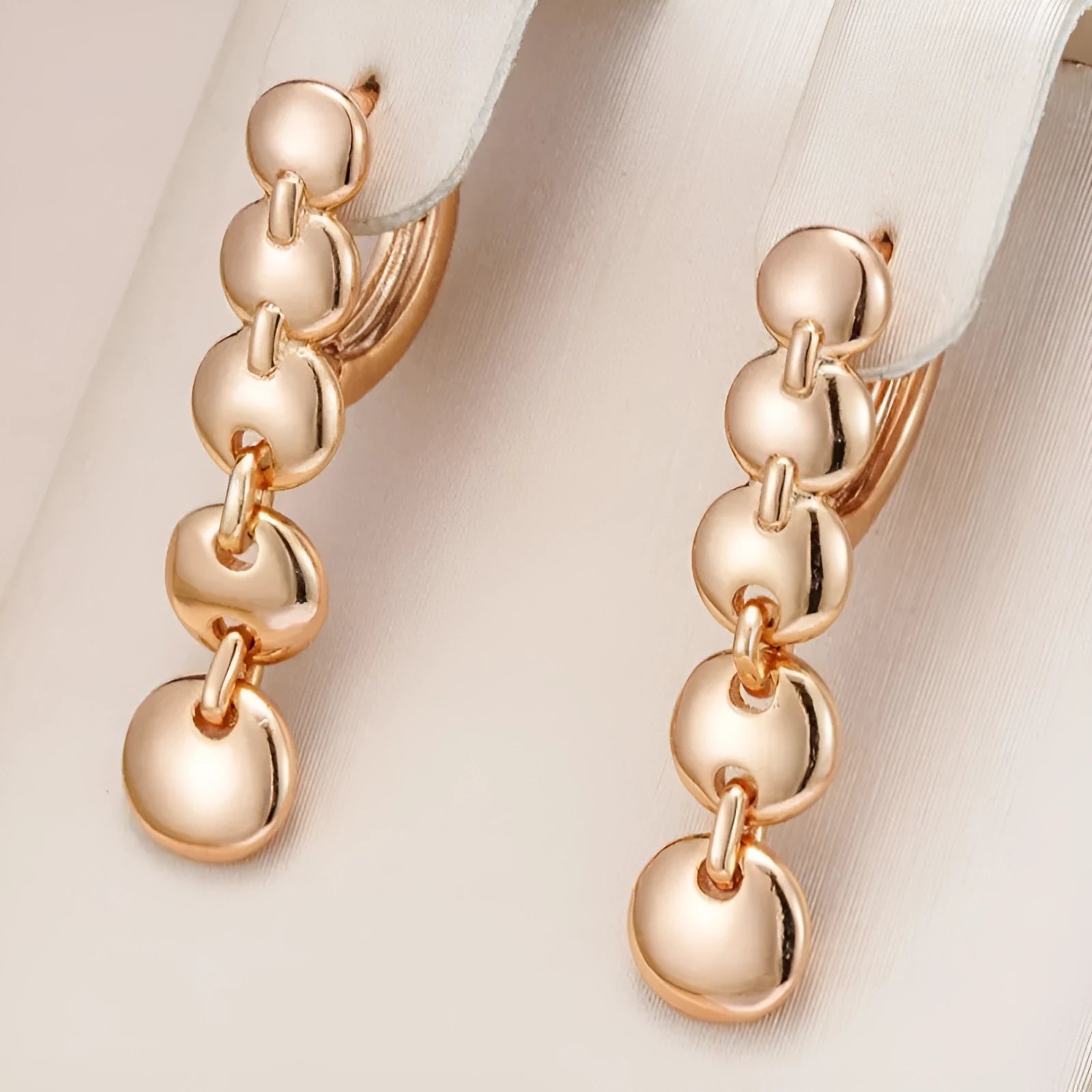 Retro gold-coloured long round circle earrings with woven copper texture and drop dangle design