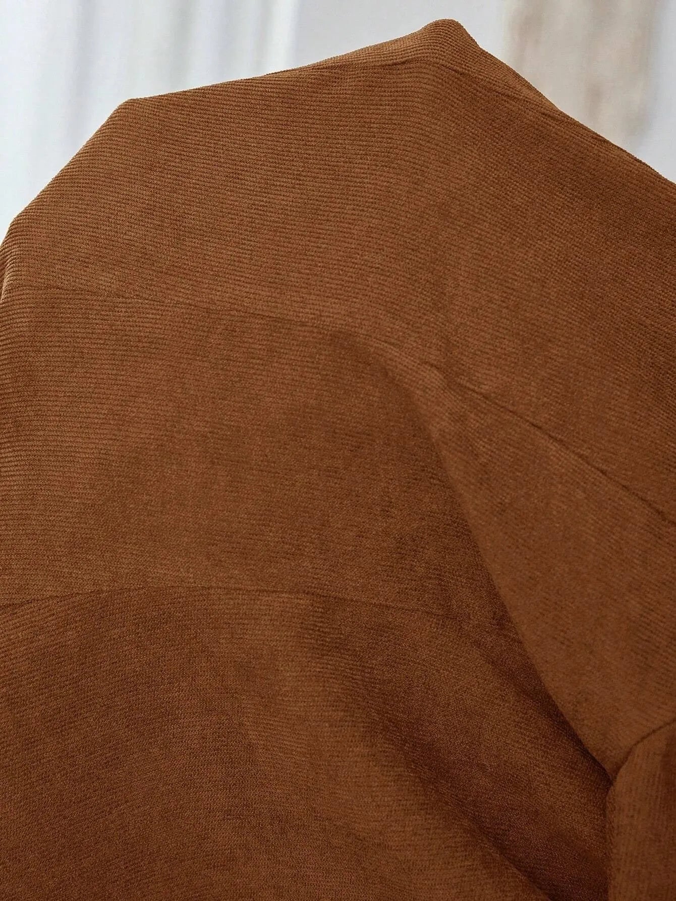 Brown single-breasted leisure suit coat with lapel and long sleeves