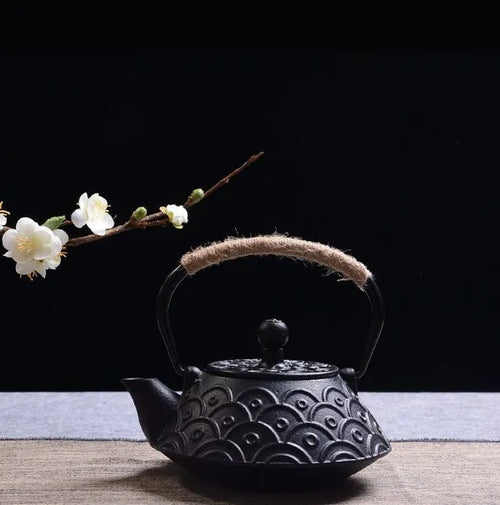 Japanese-style cast iron teapot with traditional decorative patterns and 0.9 litre capacity