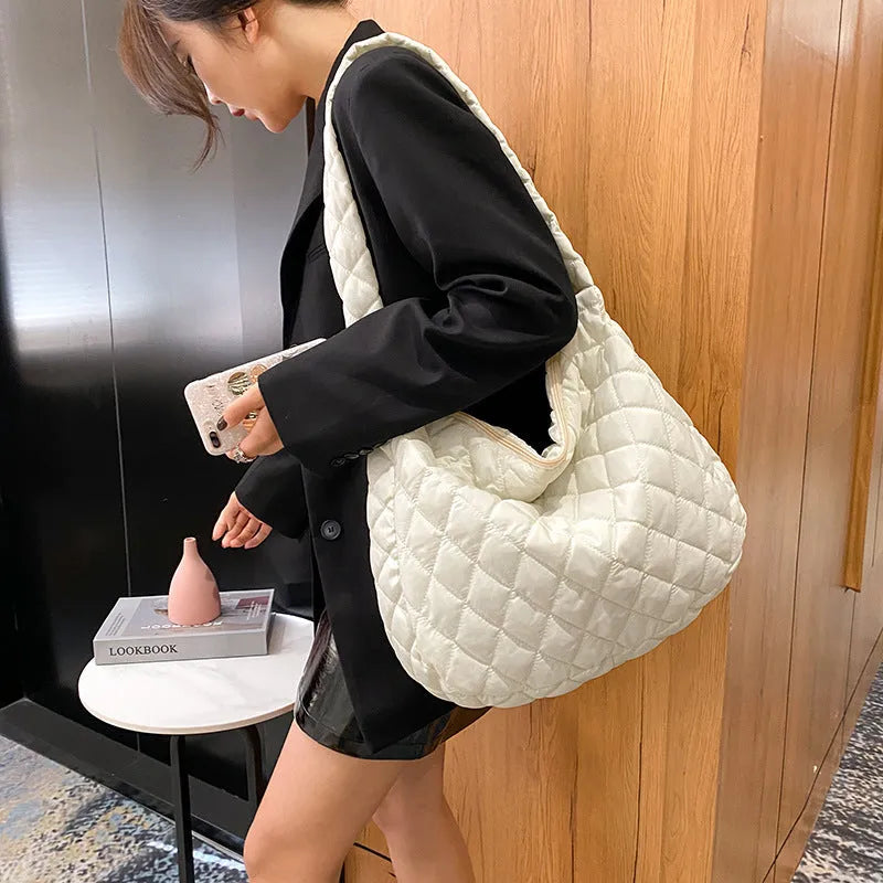 Warm totes shoulder bag for women, nylon large shell bag with zipper closure, black colour