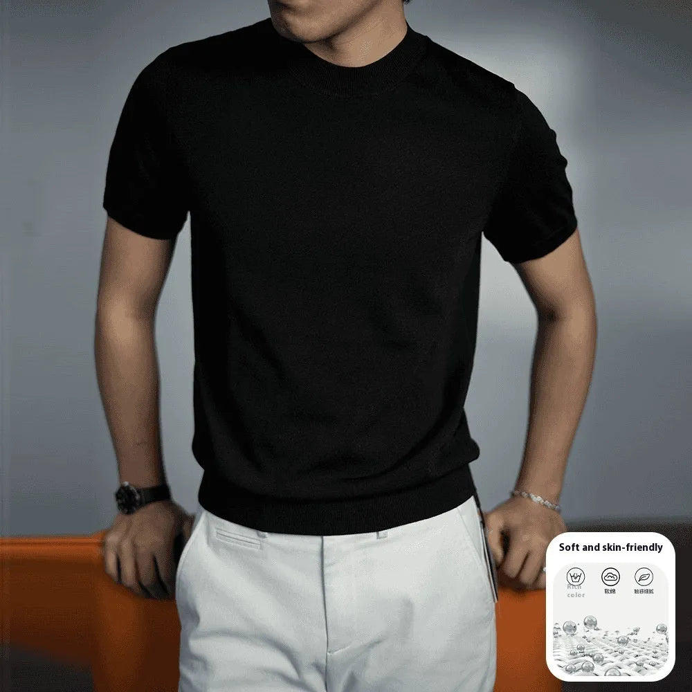 Men's solid colour knitted t-shirt with round neck and short sleeves in a polyester blend fabric.