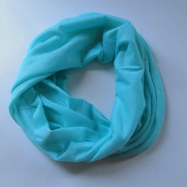 Seamless polyester headscarf for outdoor sports in a choice of colours.