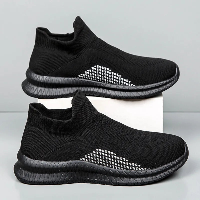 Flyknit fabric casual sneakers in solid colours with round toe and low-top design