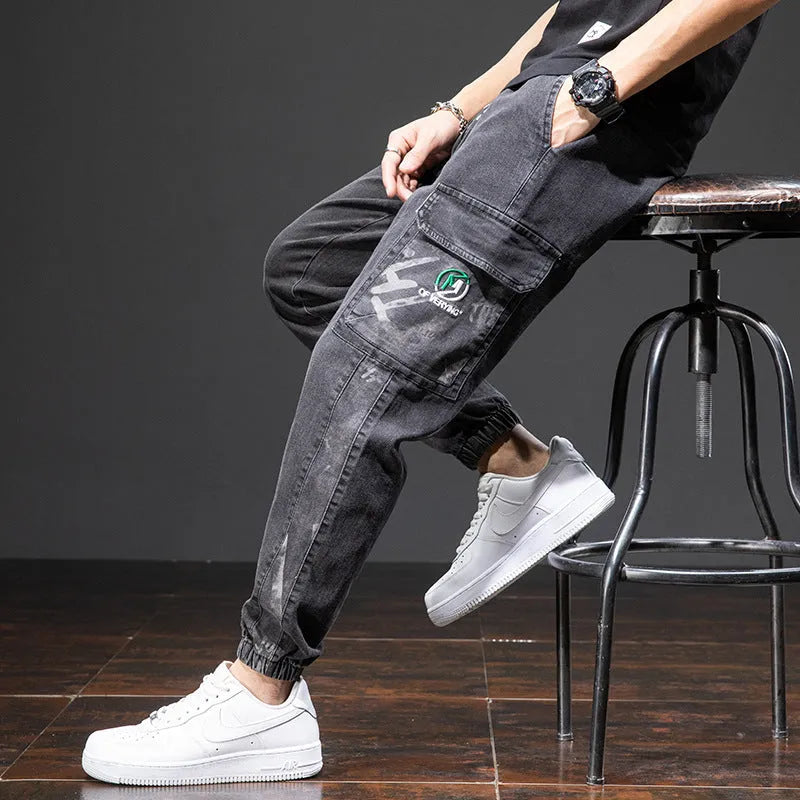 Man wearing loose blue cargo jeans with straight leg and mid waist.