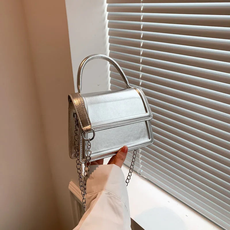 Retro shoulder crossbody bag in horizontal square shape with sewing line detail