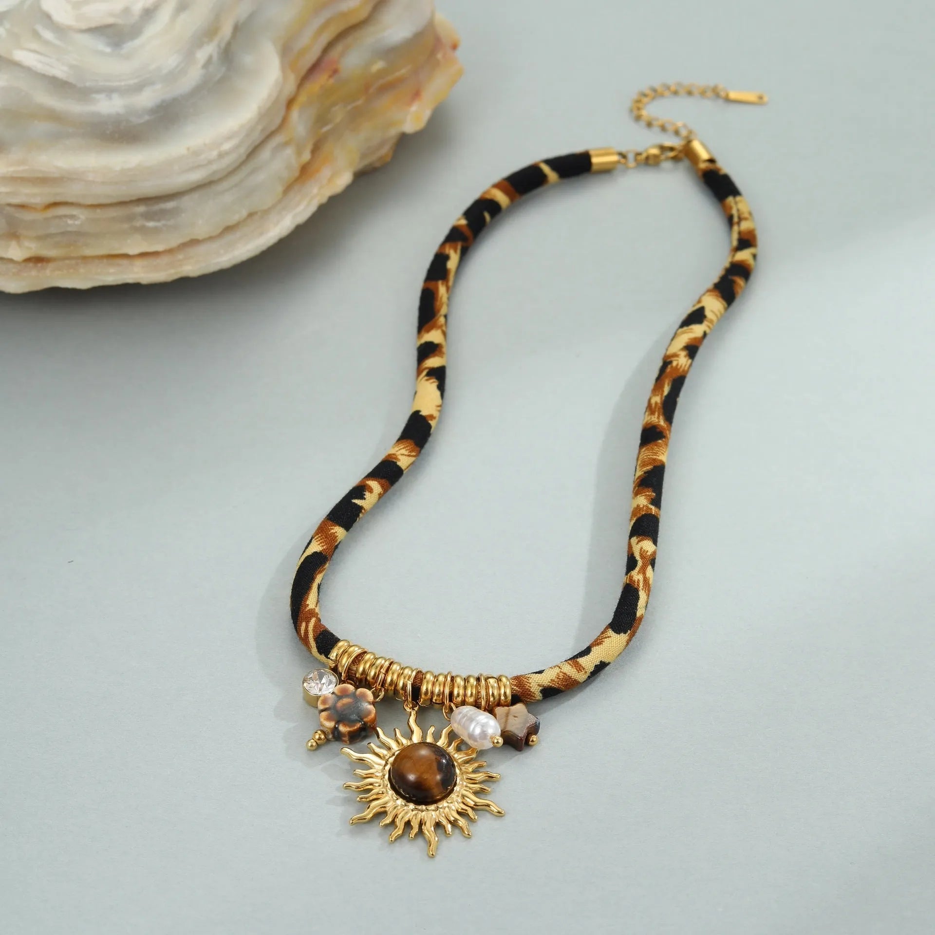 Leopard series stainless steel necklace with geometry pendant and adjustable 41-50cm chain