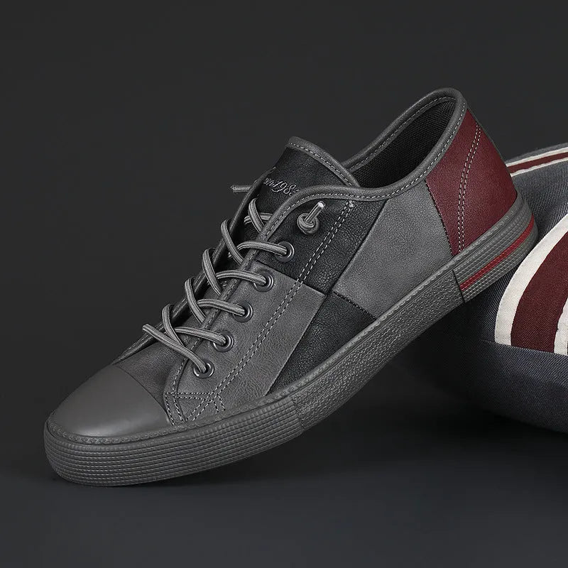 Men's colour contrast leather slip-on shoes with round toe and flat rubber sole.