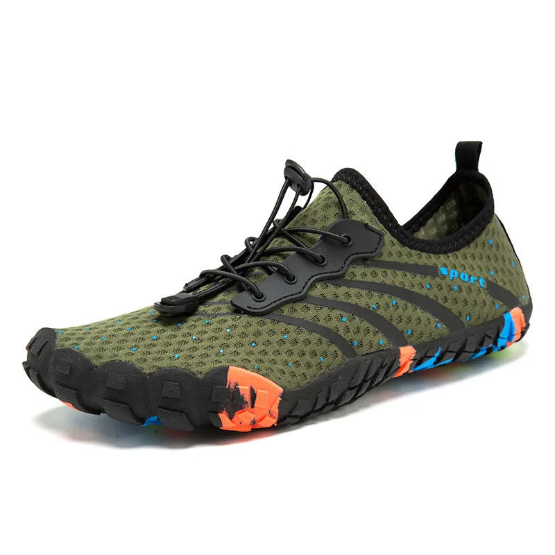 Low-top water shoes with mesh fabric upper and rubber sole for beach swimming and outdoor fitness