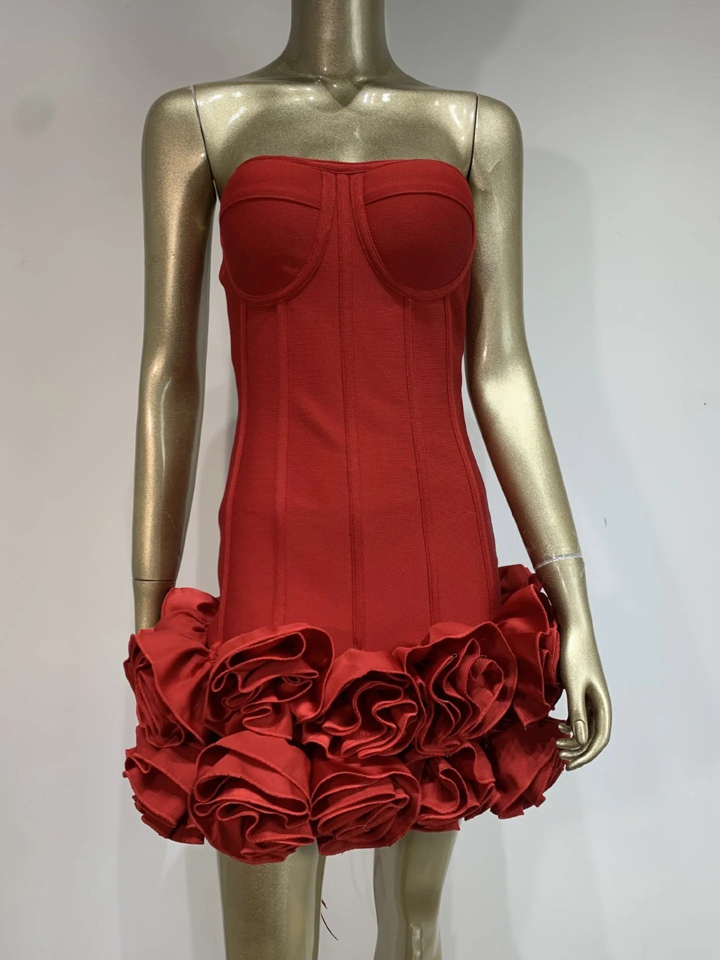 Solid colour women's dress in black, red, or white with mid waist design and urban style