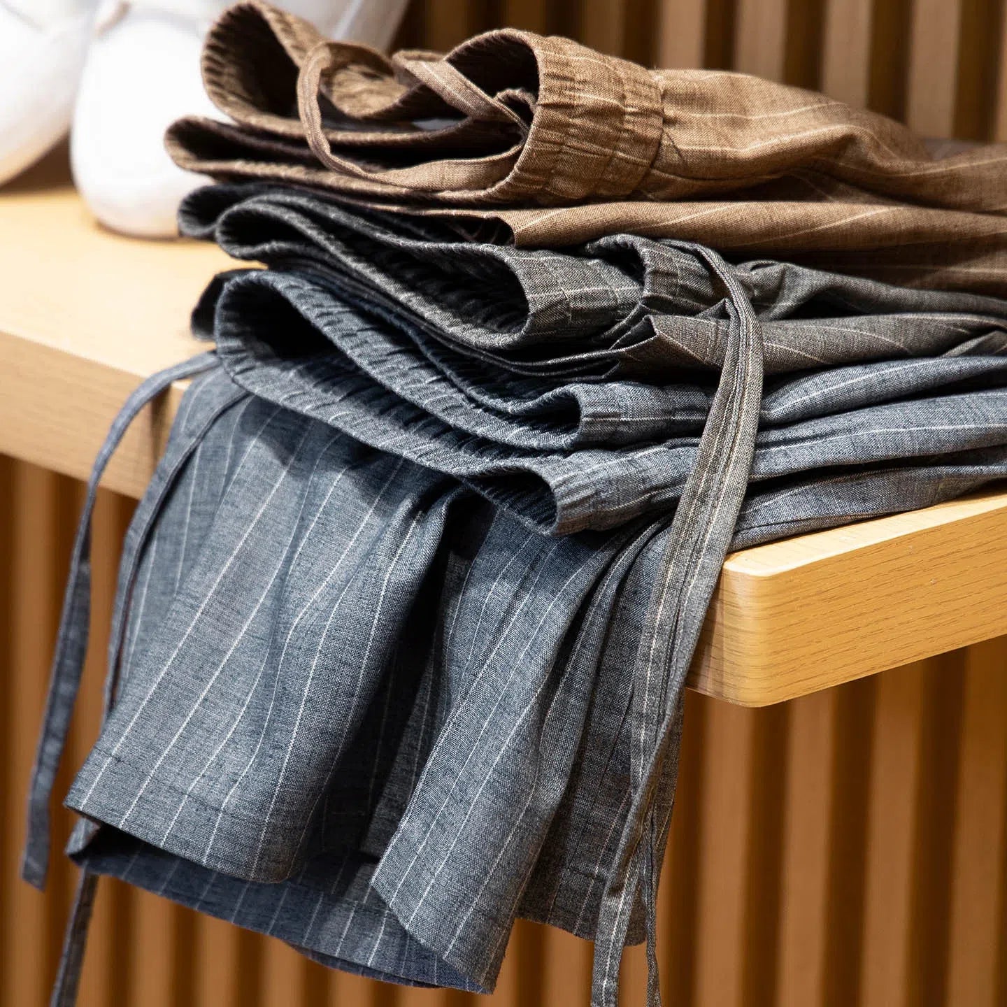 Men's ice-feeling linen fabric shorts loose fit polyester summer casual straight type in black gray