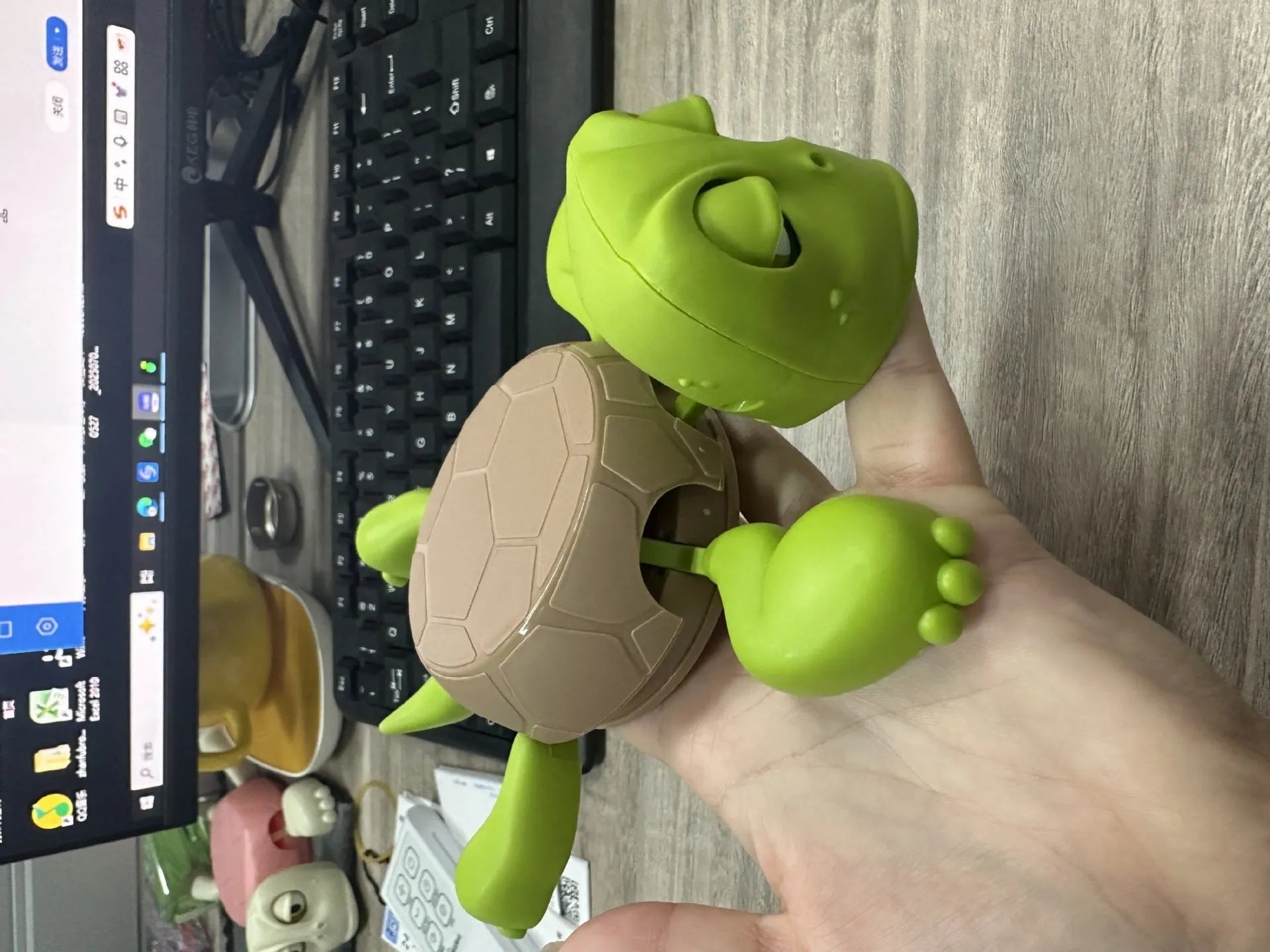 Turtle-shaped ABS plastic coaster in light green colour for heat insulation