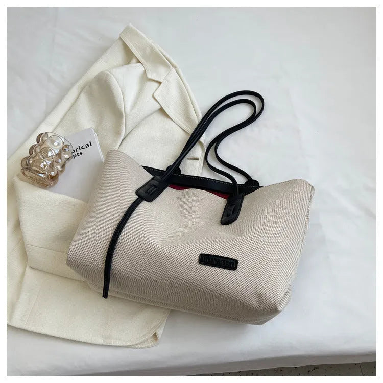 Shoulder bag in Oxford cloth with double straps, available in Black and Brown, size 46x32x27cm