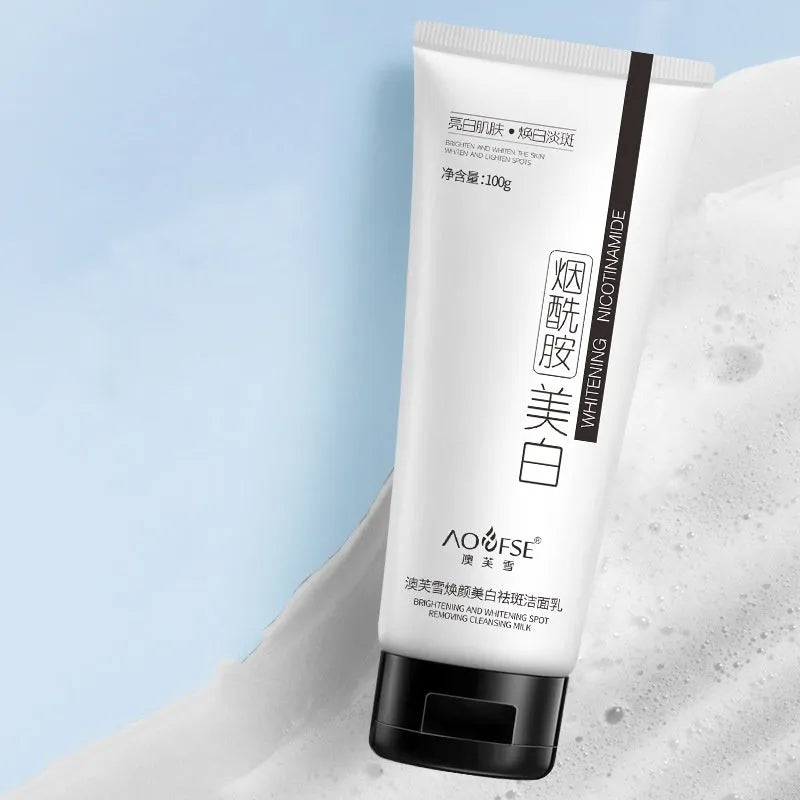 100ml whitening freckle removing facial cleanser in white packaging for universal male female use