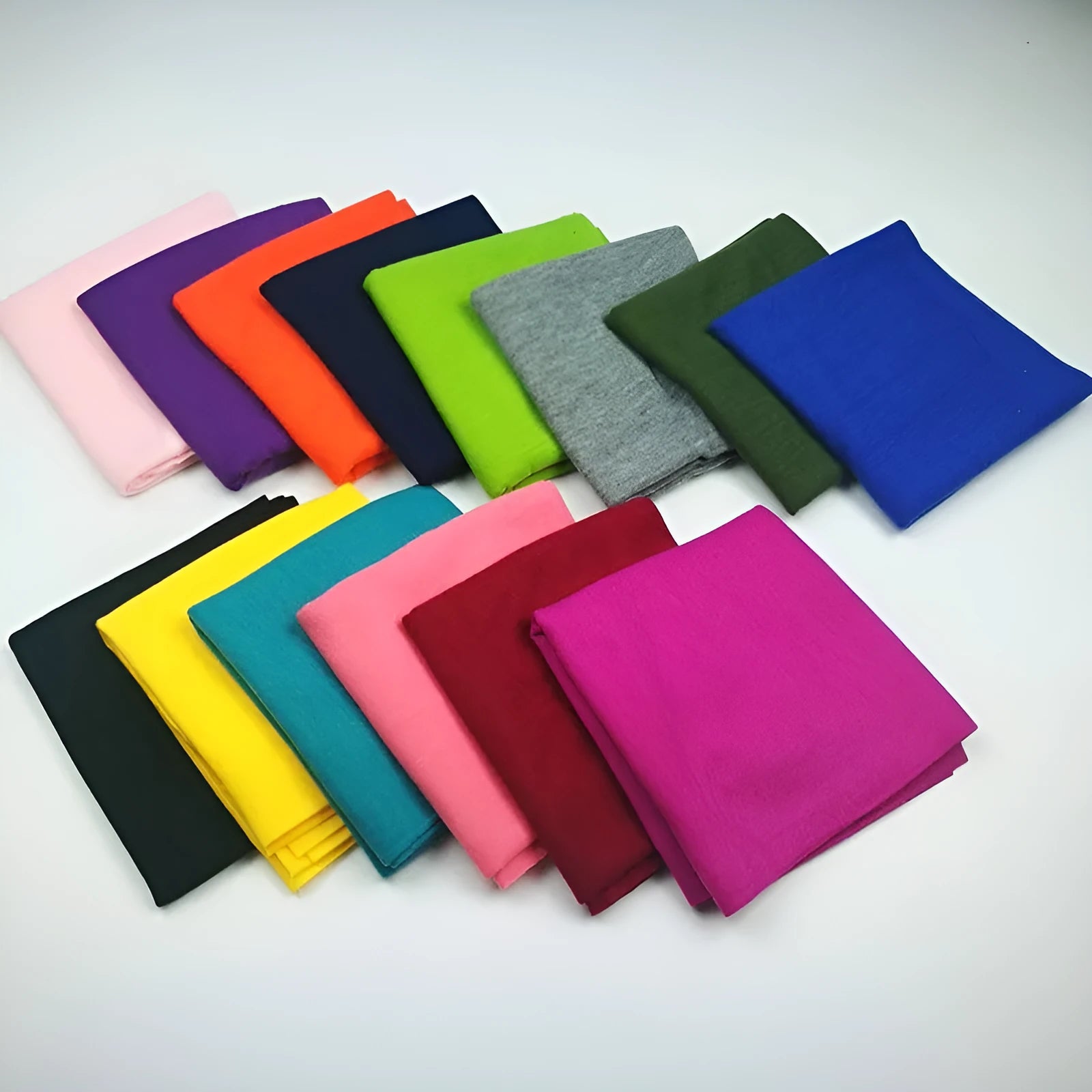 Seamless polyester headscarf for outdoor sports in a choice of colours.