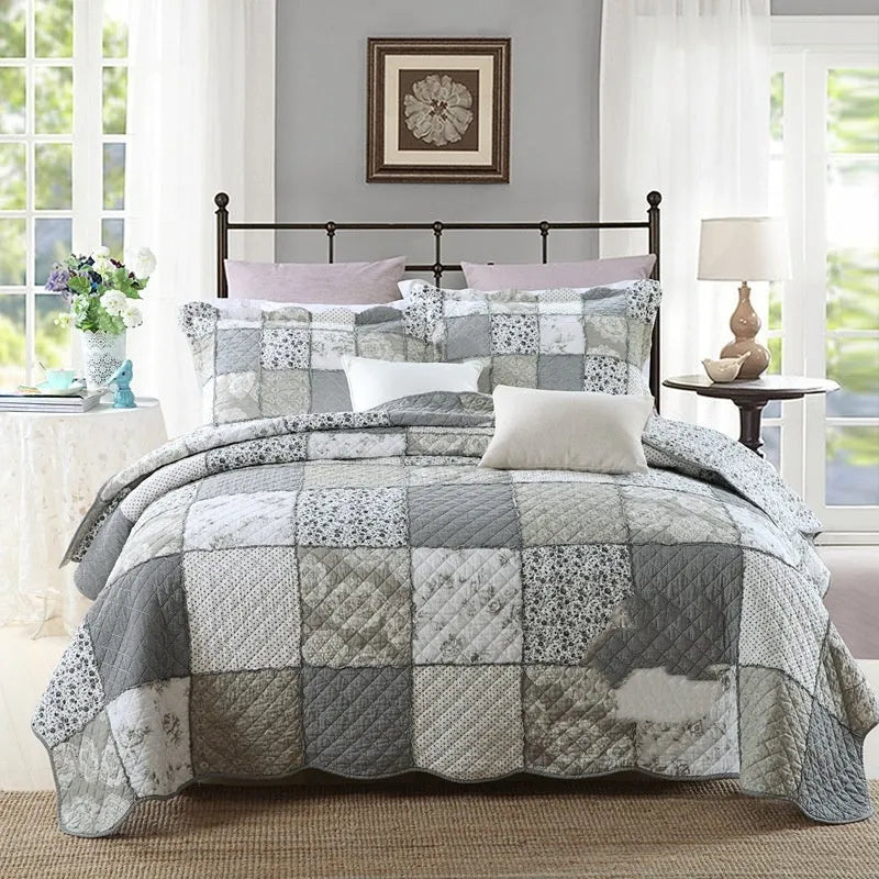 Pure cotton quilted bedspread three-piece set in bedspread style with matching pillowcases.