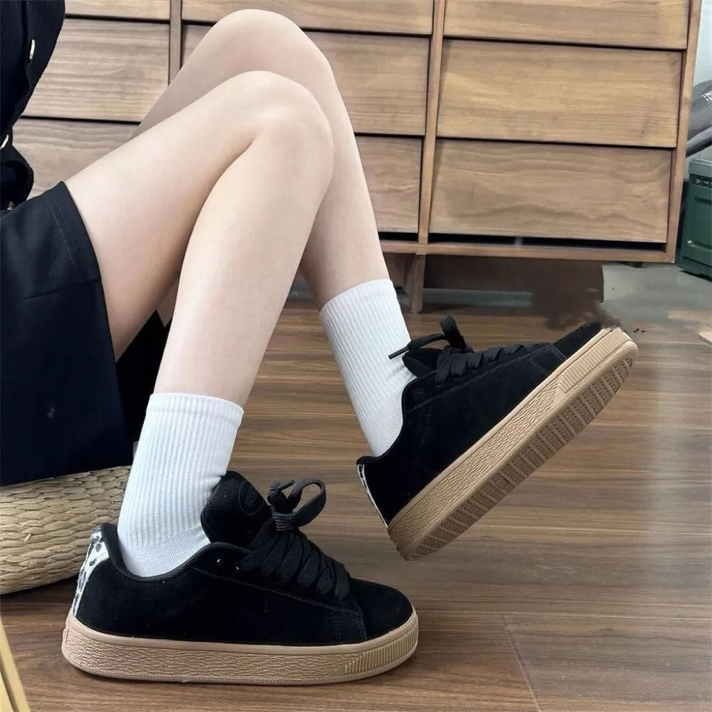 Black retro low-top sneakers with waterproof platform sole and artificial PU upper