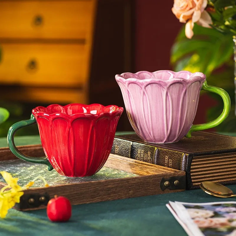 Ceramic breakfast cup with floral pattern, 500ml capacity, in red or purple.