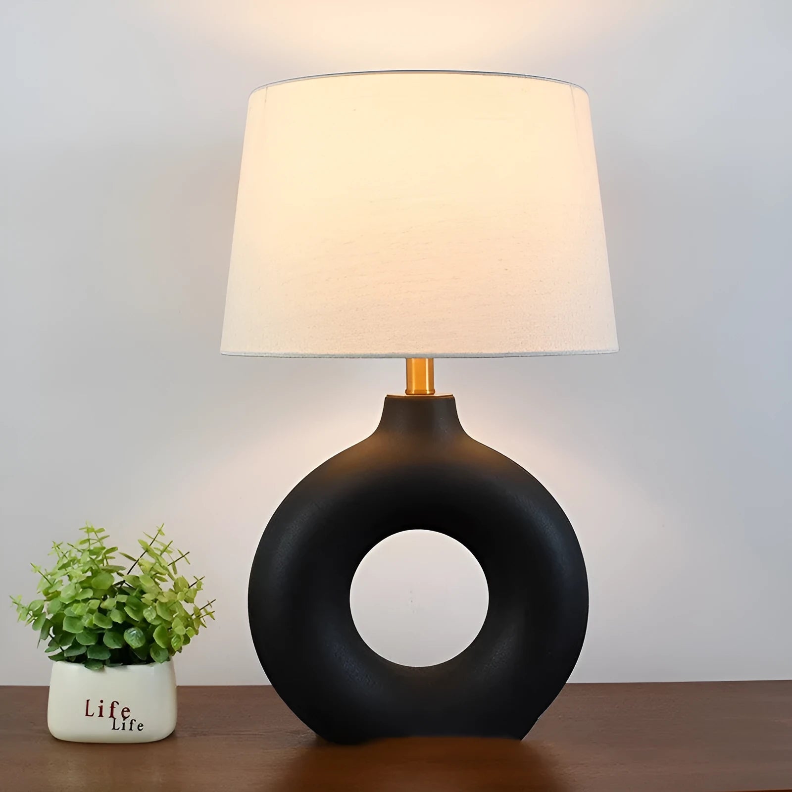Japanese style ceramic Feng Pottery Pot table lamp with button switch in small white colour
