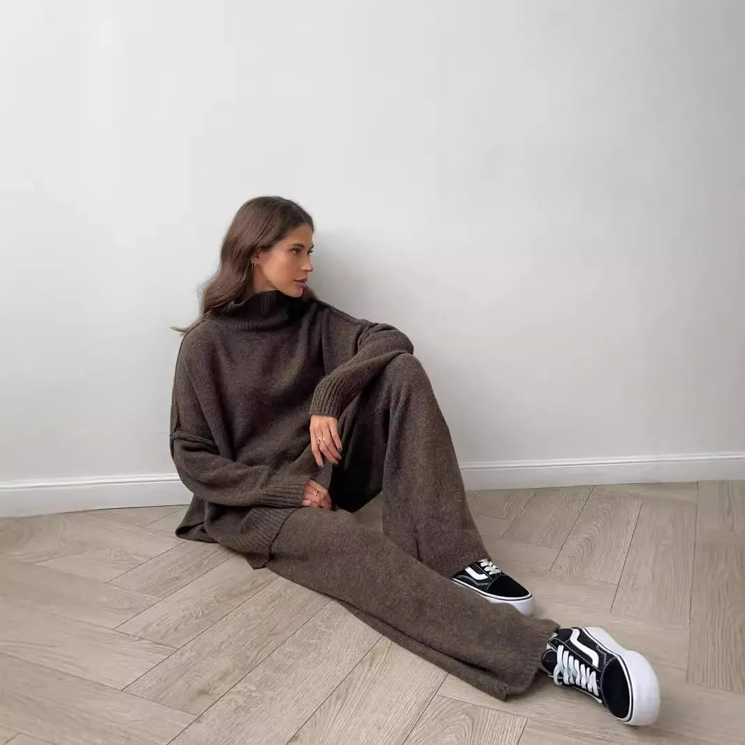 Women's side-slit sweater suit with matching trousers in solid colour acrylic fabric