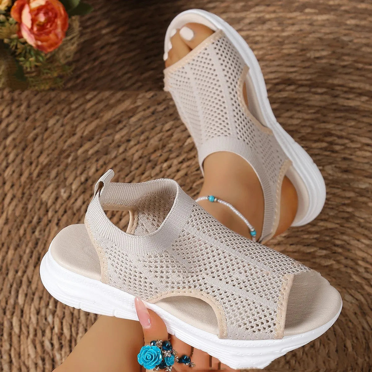 Women's black platform sports sandals with mesh lining and a flat toe bracket on a rubber sole.