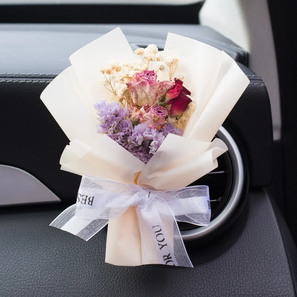 Handmade dried flower car air freshener ornament with scented slice on car vent
