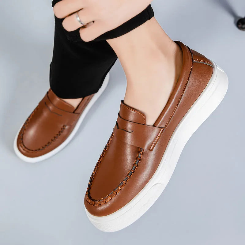 Men's casual British style leather shoes with round toe in PU material.