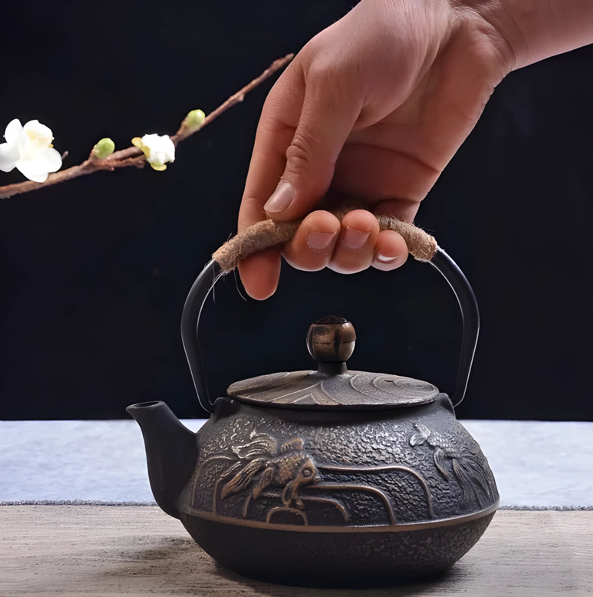 Japanese-style cast iron teapot with traditional decorative patterns and 0.9 litre capacity