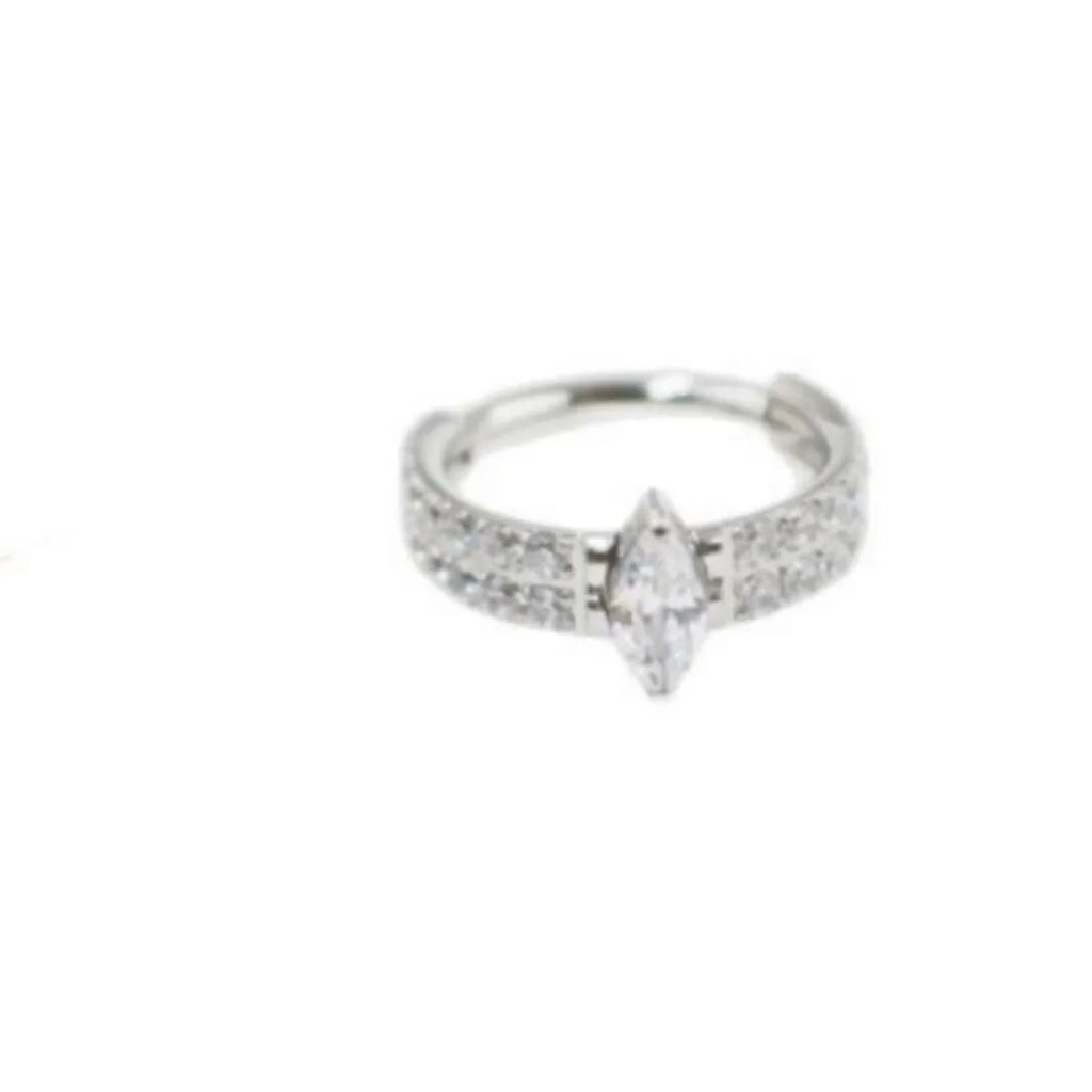 Heart-shaped zircon earrings with diamond treatment in 316 titanium steel, silver or gold colour options