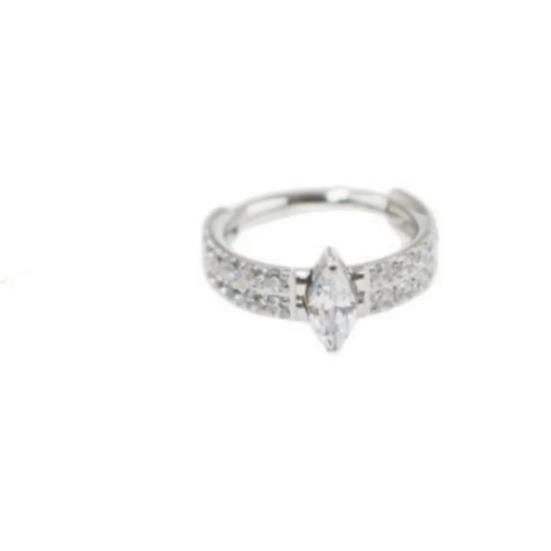Heart-shaped zircon earrings with diamond treatment in 316 titanium steel, silver or gold colour options