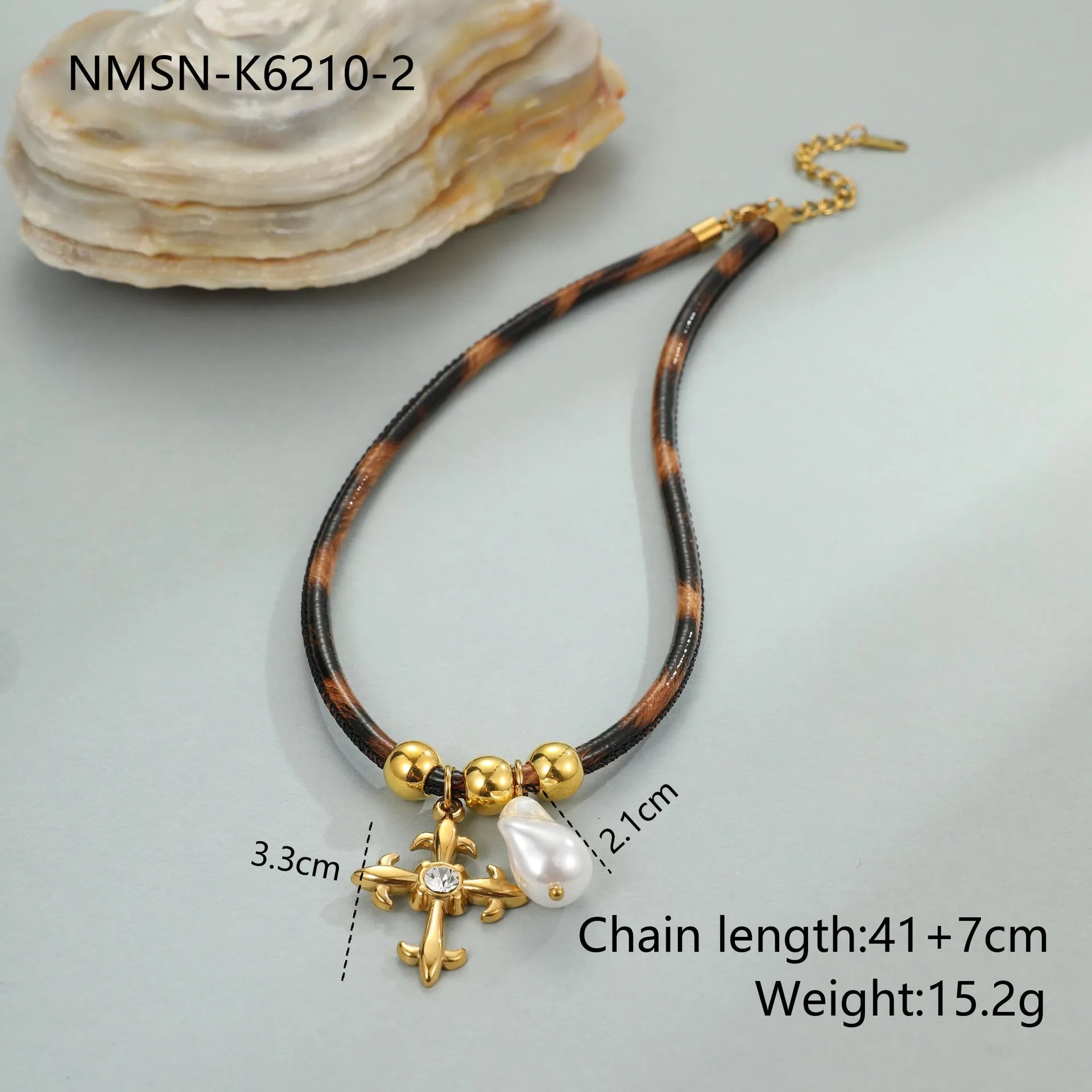 Geometric leopard pendant necklace for women in gold-plated stainless steel on an adjustable chain.